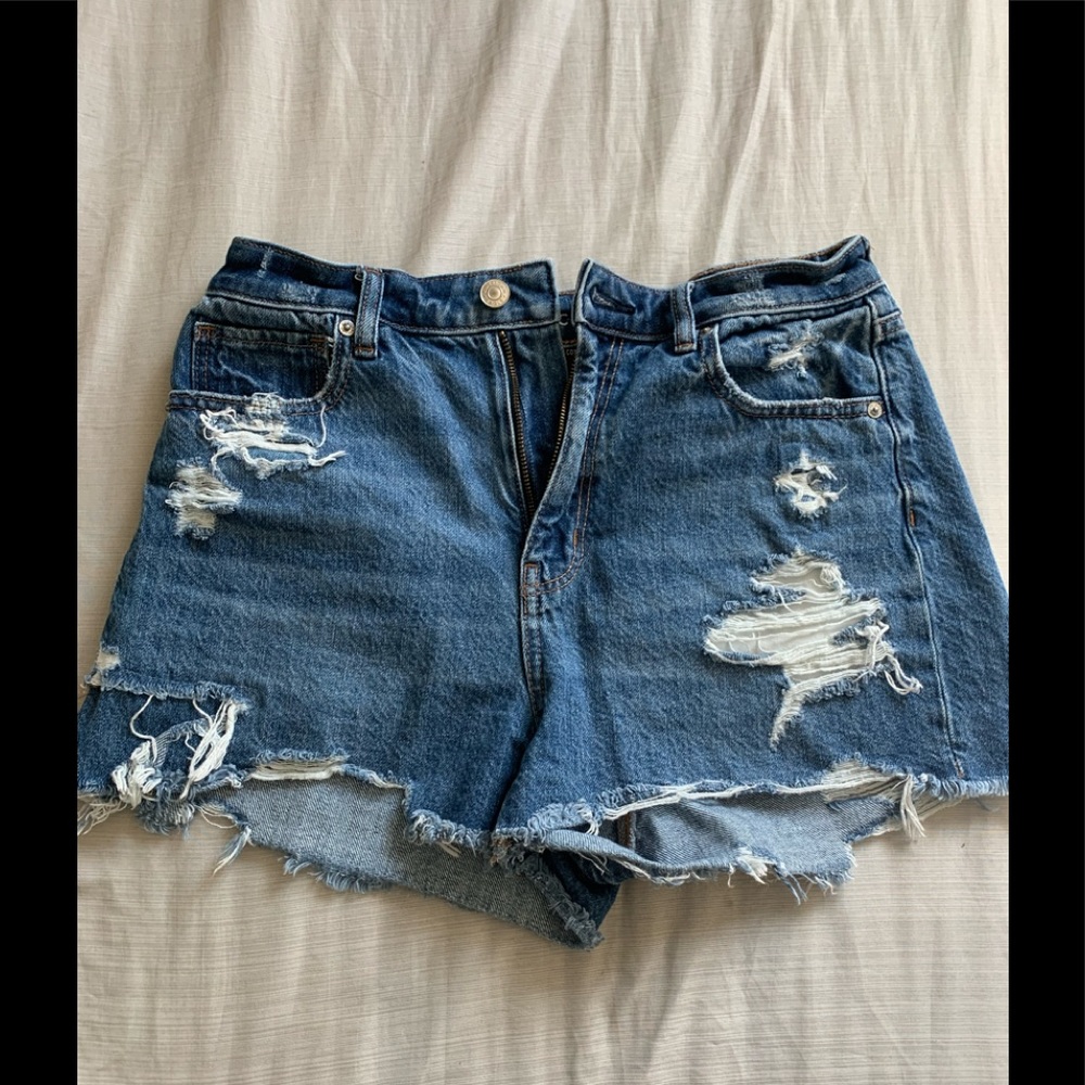 AE mom short